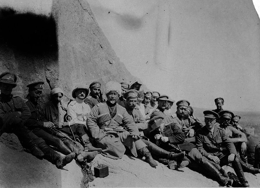 General Baratov, Kirmanşah harekâtı öncesinde birlikleriyle, 1916