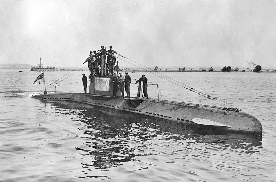 Alman denizaltısı UB-14 ve mürettebatı