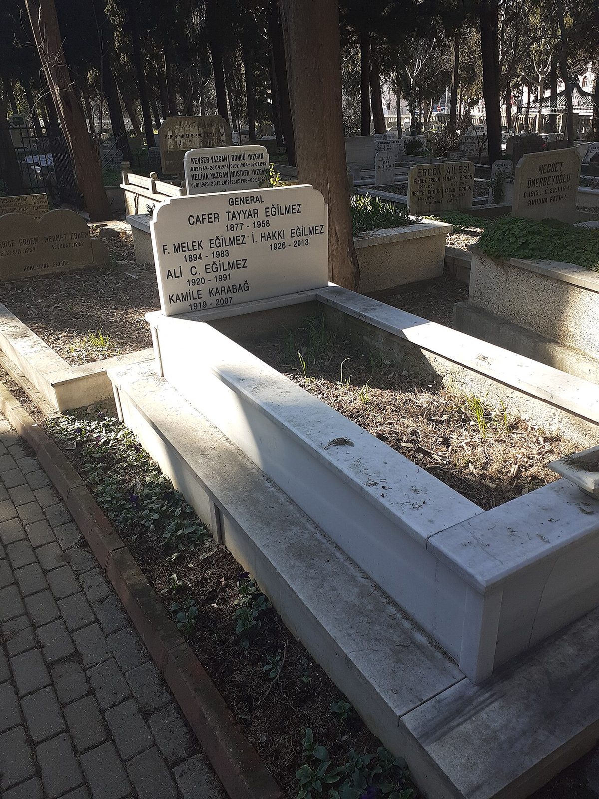 Cafer Tayyar Eğilmez'in kabri