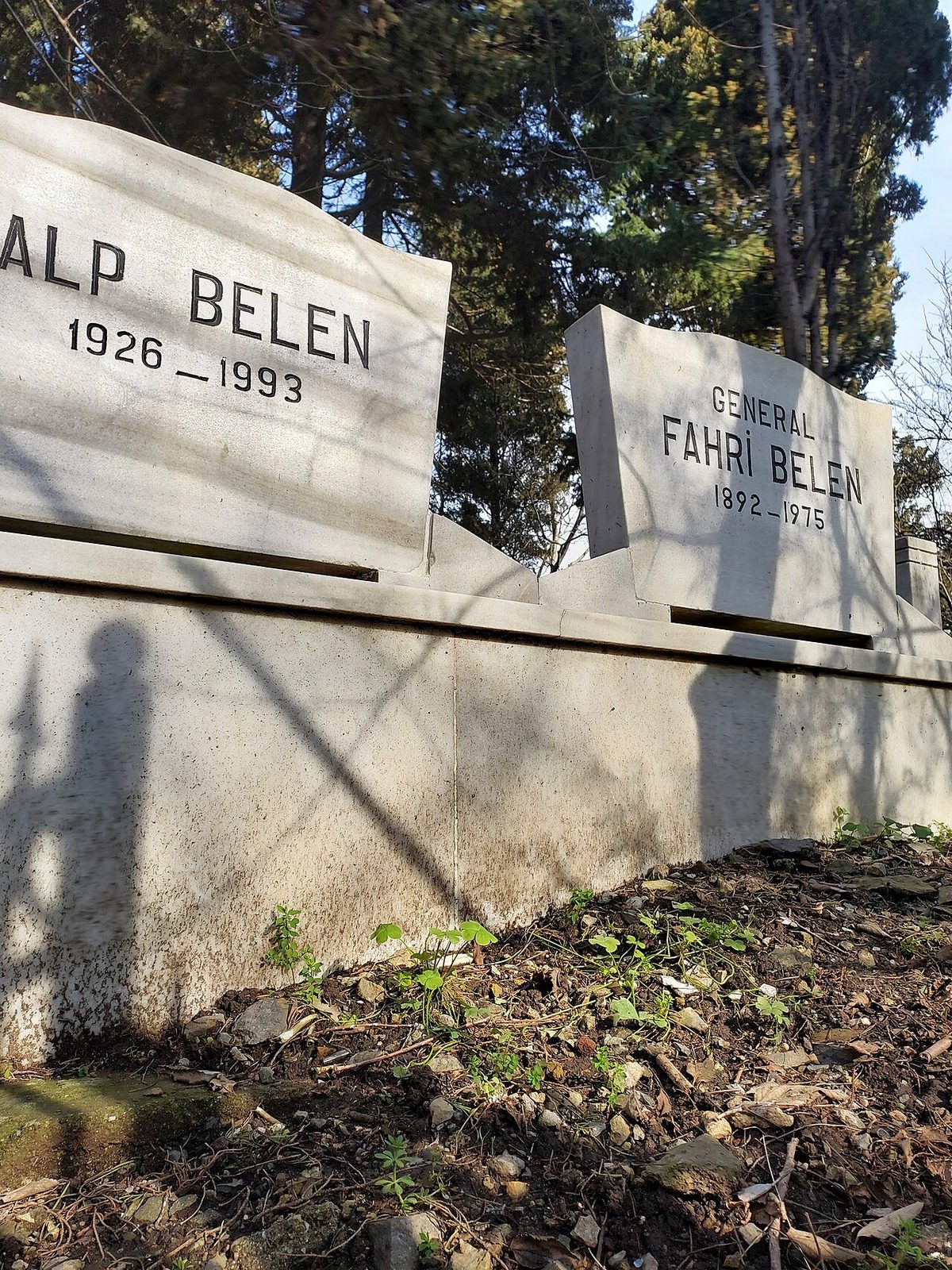 Fahri Belen'in Aşiyan'daki mezarı