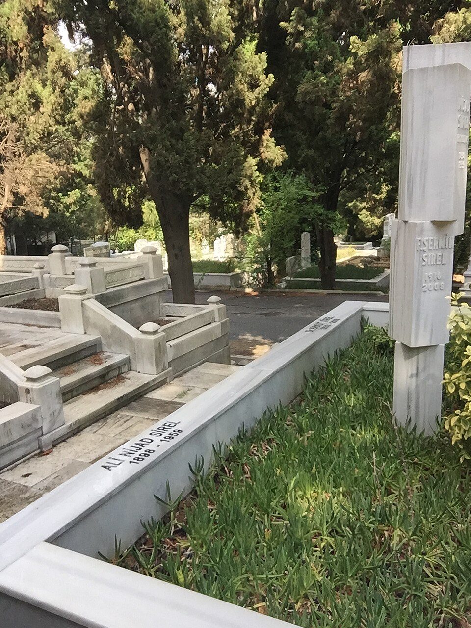 Heykeltıraş Nijat Sirel'in kabri
