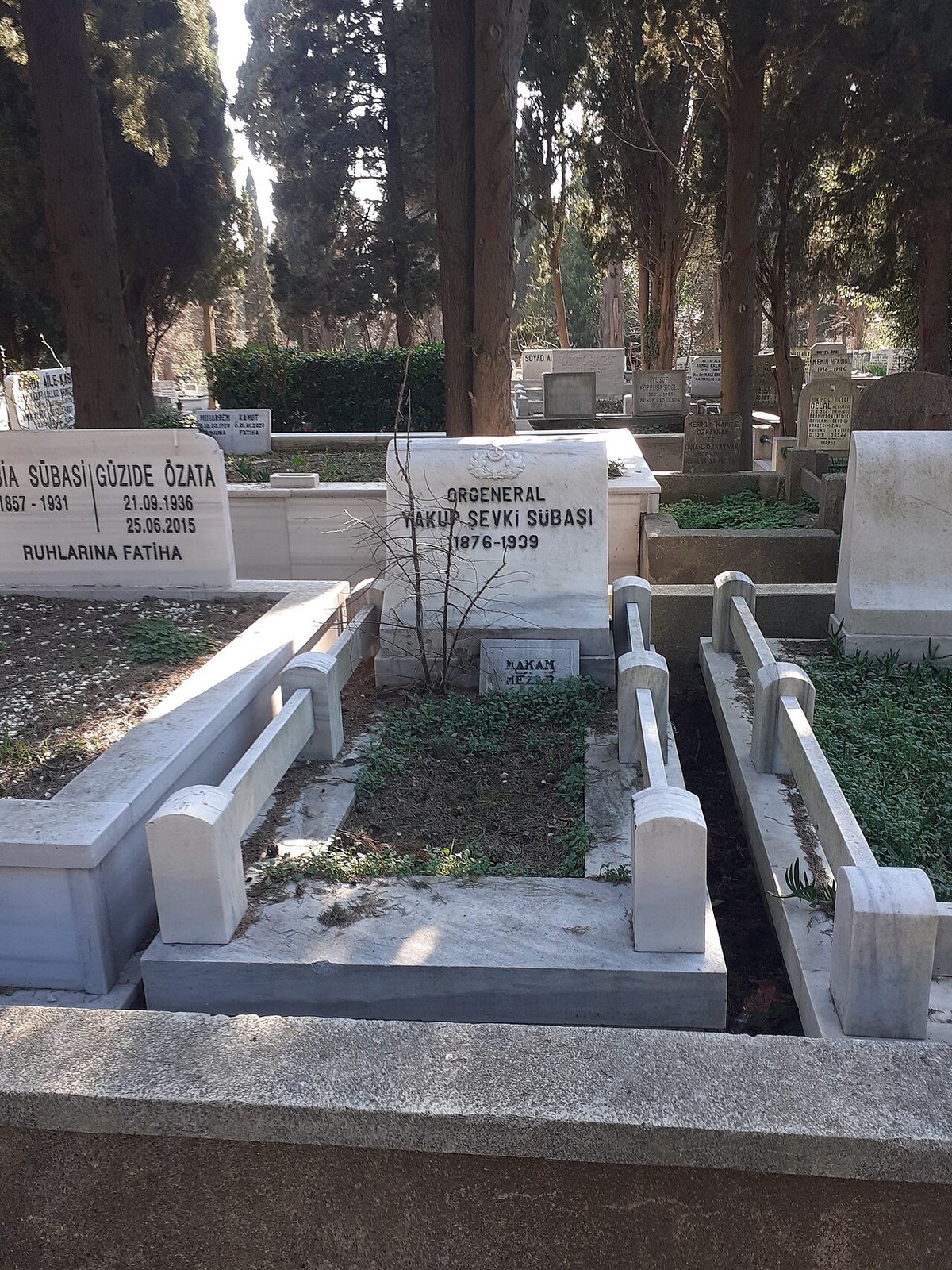 Yakup Şevki Subaşı'nın mezarı