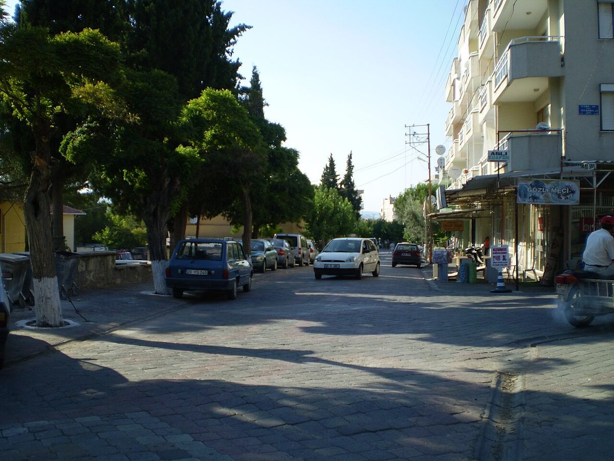 Gördes'te bir cadde
