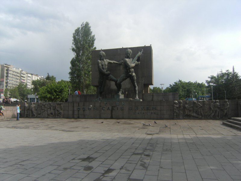 Güvenpark'taki Güvenlik Anıtı
