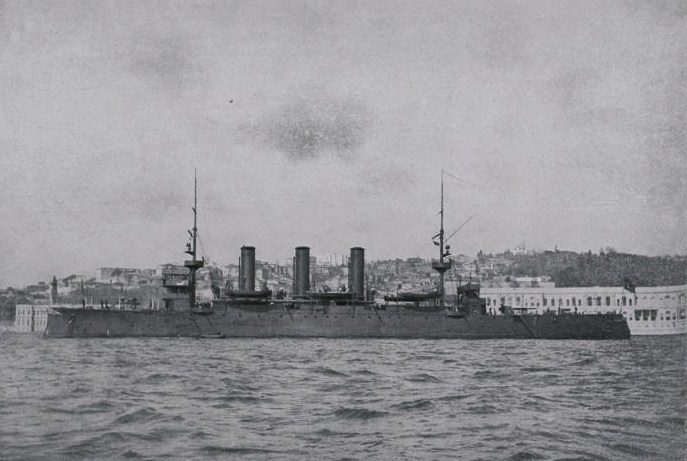 Mustafa Kemal'in 1924'te İstanbul Boğazı'ndan geçtiği Hamidiye kruvazörü