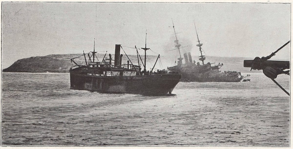 HMS Majestic zırhlısı Seddülbahir'deki W kumsalı açığında, 1915