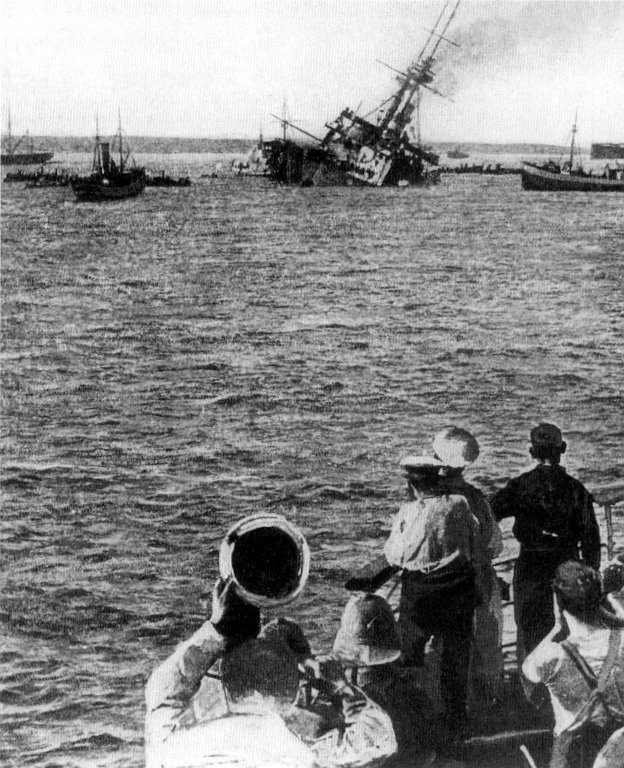 HMS Majestic zırhlısı 27 Mayıs 1915'te batarken