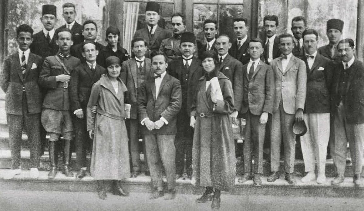 Hukuk Fakültesi öğrencileri arasında Süreyya Ağaoğlu, Melahat Ruacan ve Bedia Onar