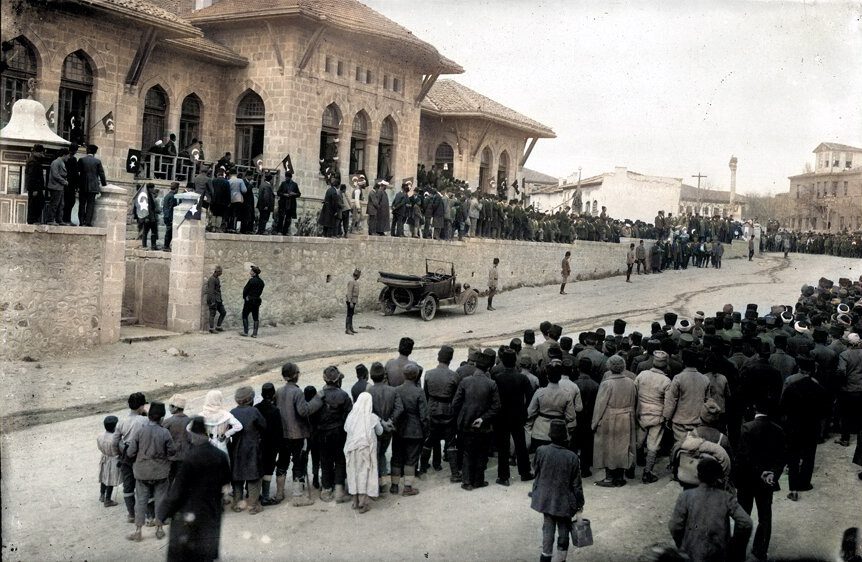 1920'de Ankara'da açılan Birinci Türkiye Büyük Millet Meclisi binası