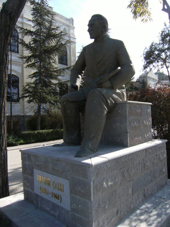 İbrahim Çallı anıtı