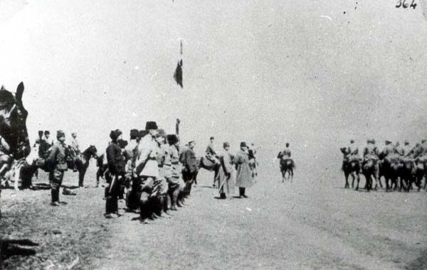 İkinci İnönü'den sonra Mustafa Kemal Paşa, İbrahim Abilov ve S. Aralov Türk askerleriyle
