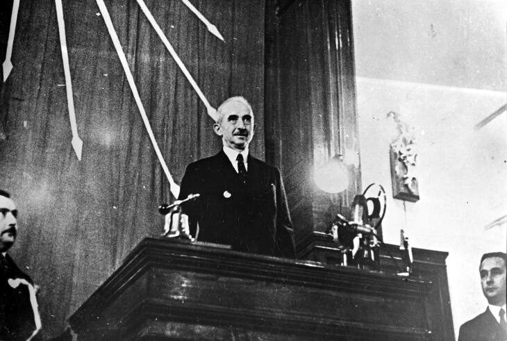 İsmet İnönü bir CHP kongresinde