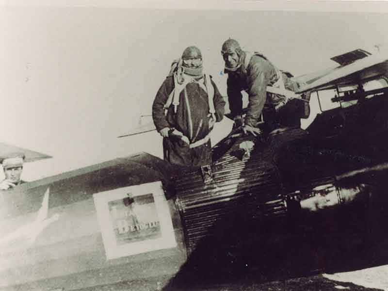 İsmet İnönü bir uçakta