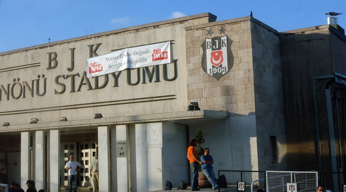 İnönü Stadyumu'nun tribünleri