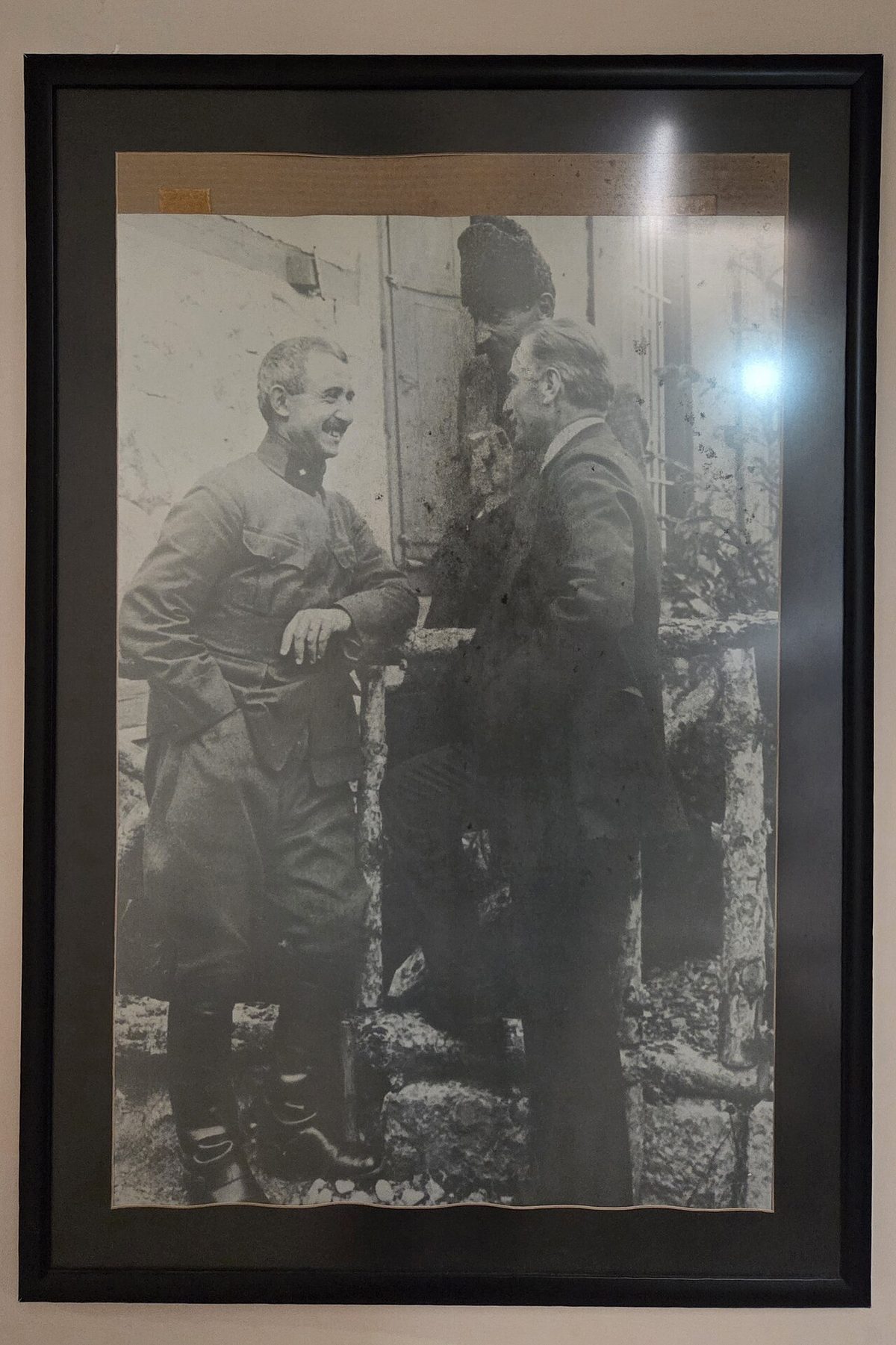 İstanbul Tıp Fakültesi'nde asılı Atatürk ve İsmet İnönü fotoğrafı