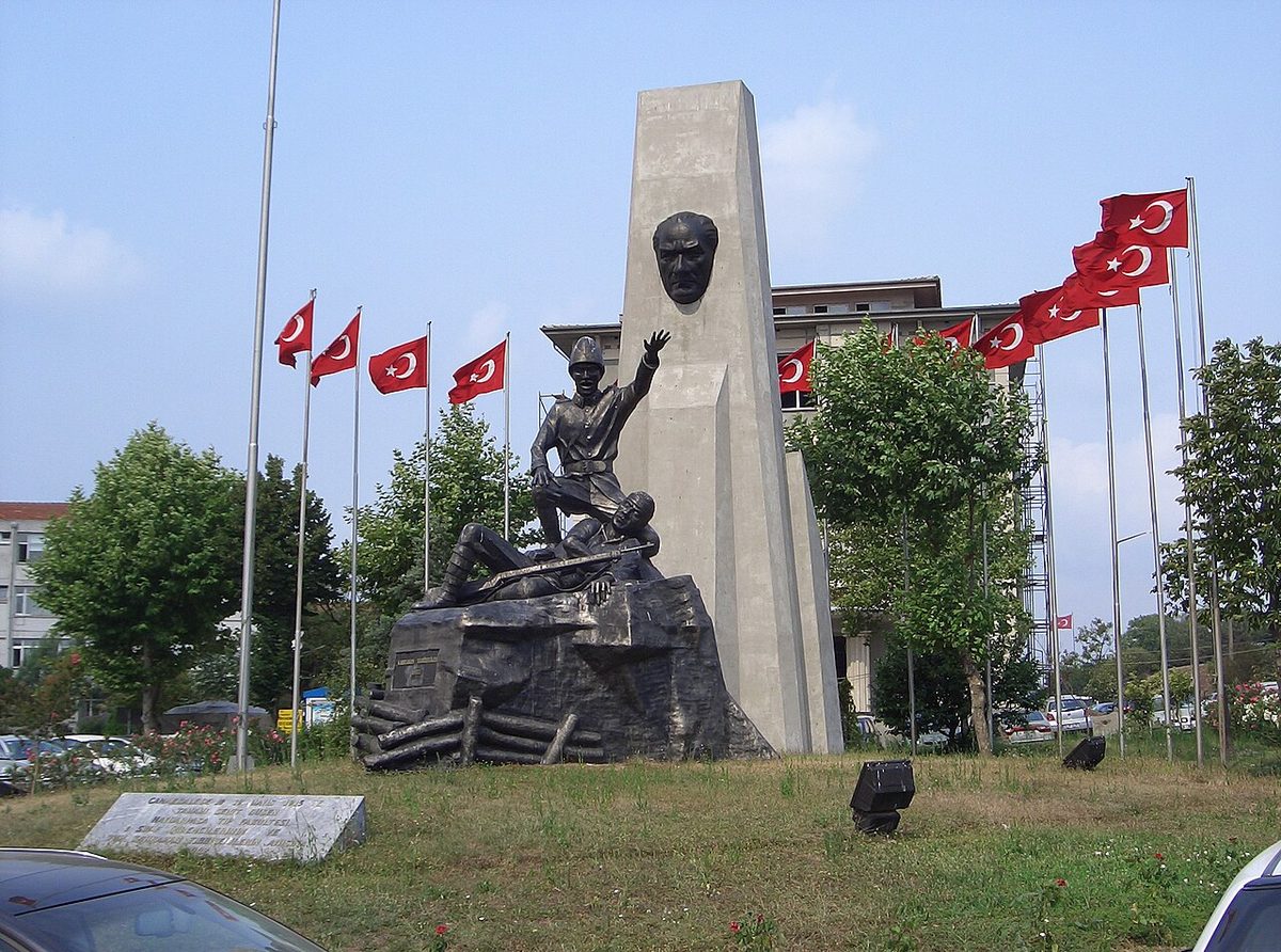 Haydarpaşa'daki Kahraman Tıbbiyeliler Anıtı