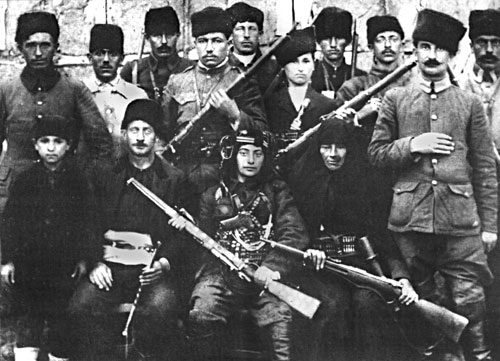 Kara Fatma ve silah arkadaşları