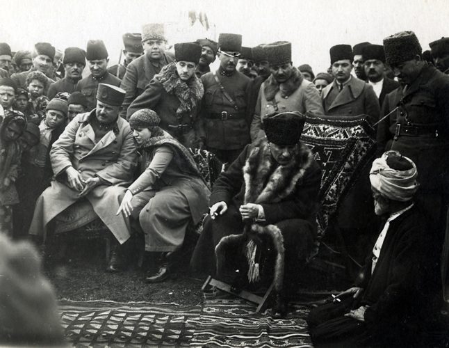 Kâzım Karabekir, Latife Hanım ve Mustafa Kemal Paşa, Ergama köyü, 8 Şubat 1923