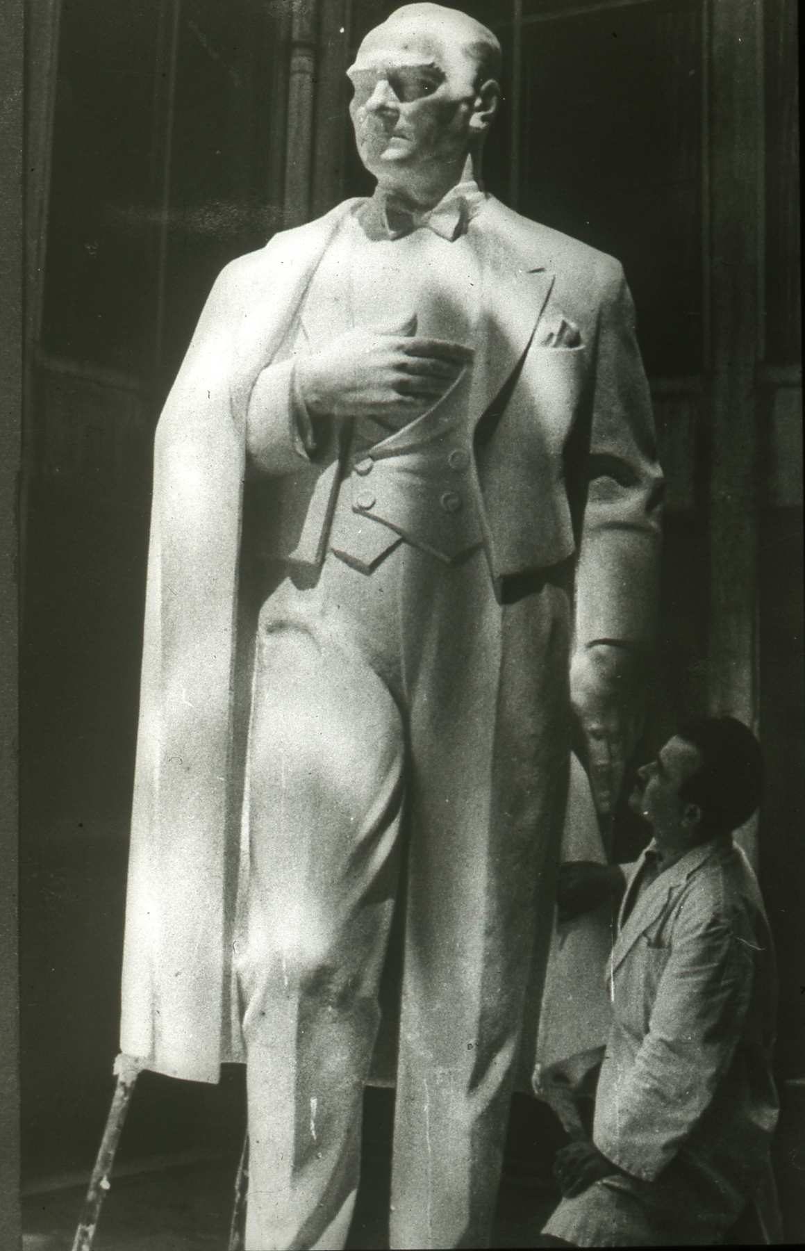 Karabük Demir Çelik Fabrikası'ndaki Atatürk anıtı