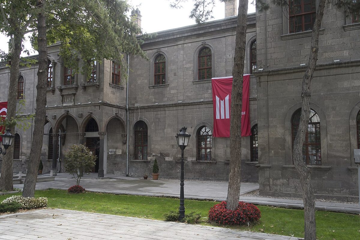 Kayseri Lisesi binası. 1921'de olası bir nakil için Meclis'in toplanacağı yer olarak kararlaştırılmıştı
