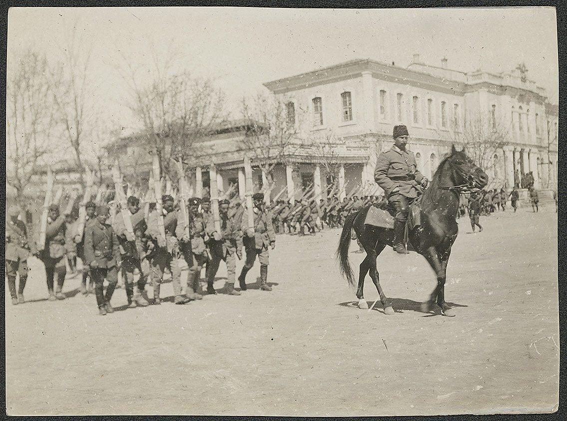 Erzincan'dan yola çıkan bir Türk avcı bölüğü, Nisan 1916