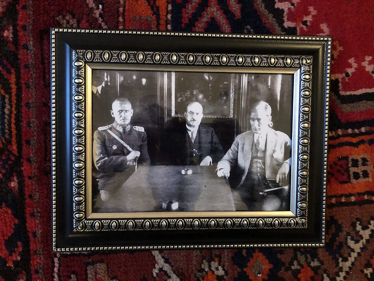 Şükrü Naili Paşa ve Atatürk