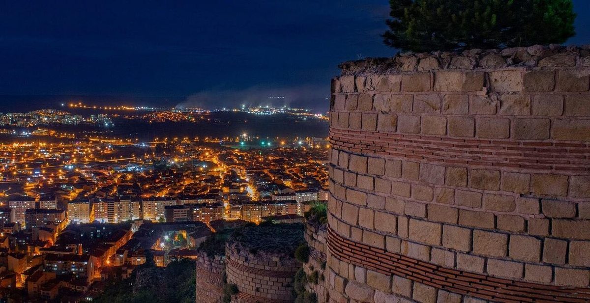 Kütahya Kalesi ve şehrin kuşbakışı görünüşü