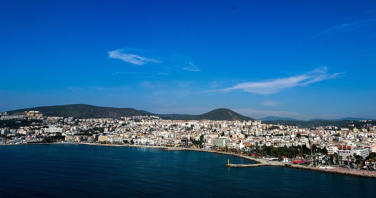 Kuşadası'nın tepeden görünümü
