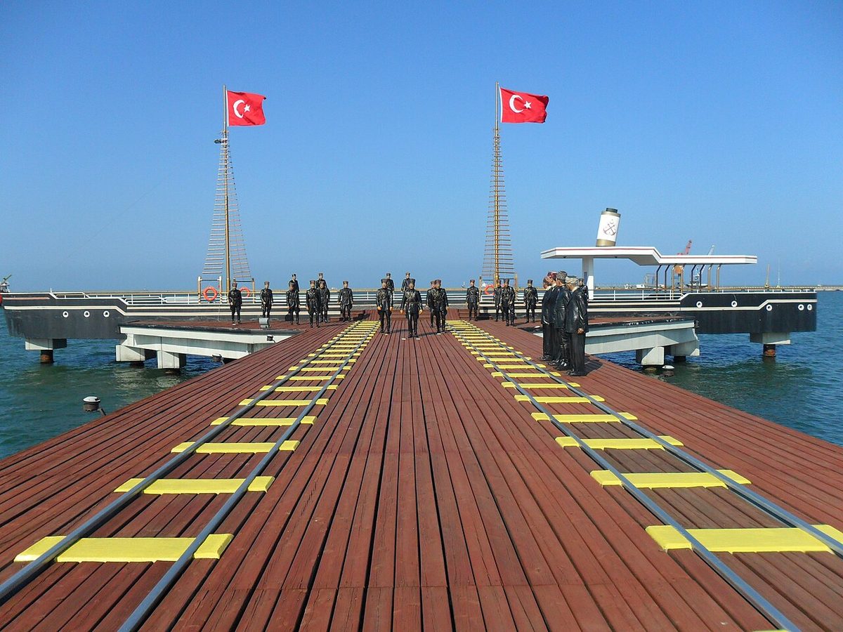 Samsun'daki Tütün İskelesi ve balmumu heykeller