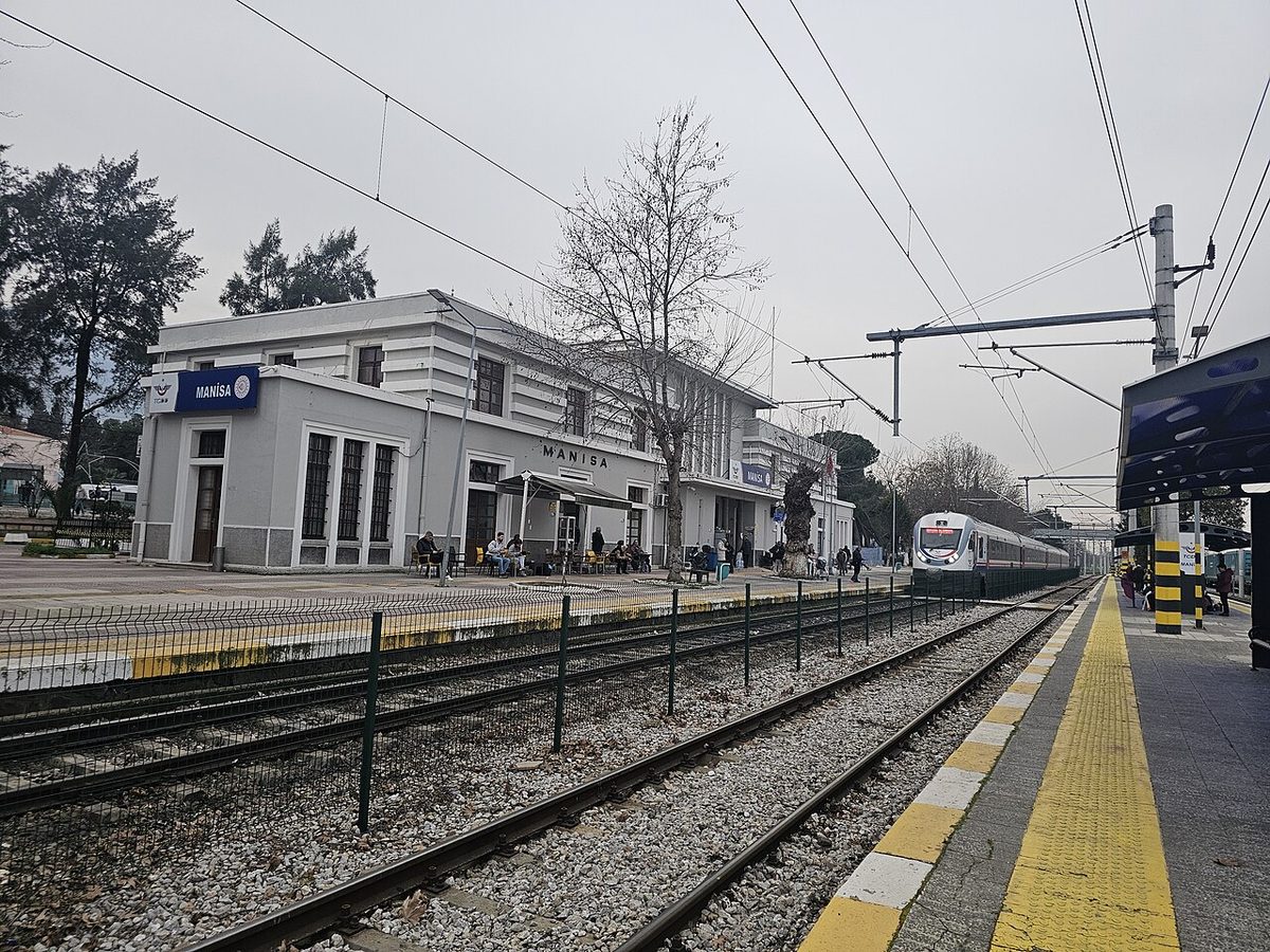 Manisa tren istasyonu