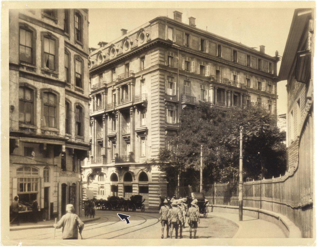 Meşrutiyet Caddesi ve Pera Palas Oteli