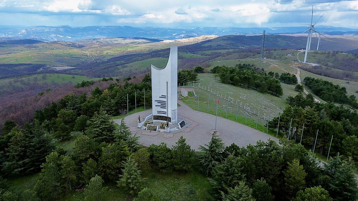 Bozüyük'teki Metristepe Zafer Anıtı