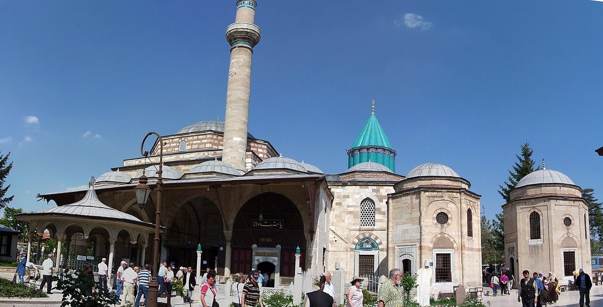 Konya'da Mevlâna Müzesi ve yeşil kubbe