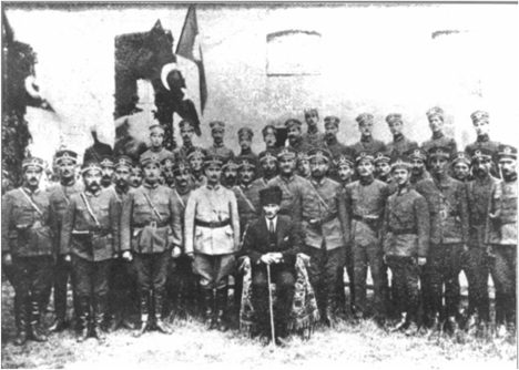 Mustafa Kemal Samsun'da 15. Tümen subaylarıyla