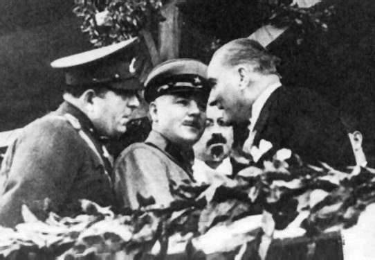 Mustafa Kemal ve Kliment Voroşilov, 29 Ekim 1933