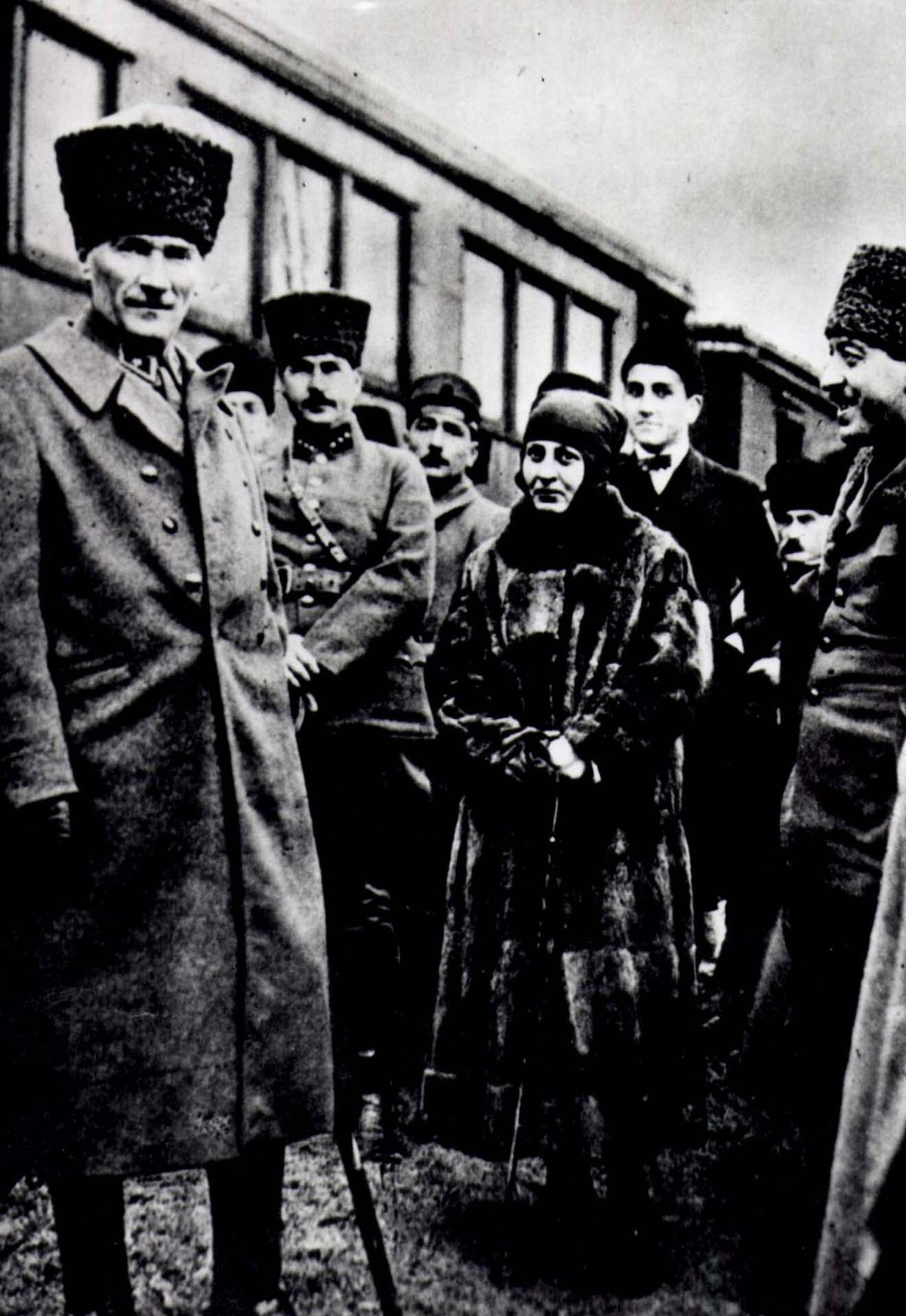 Mustafa Kemal ve Halide Edib Gebze istasyonunda