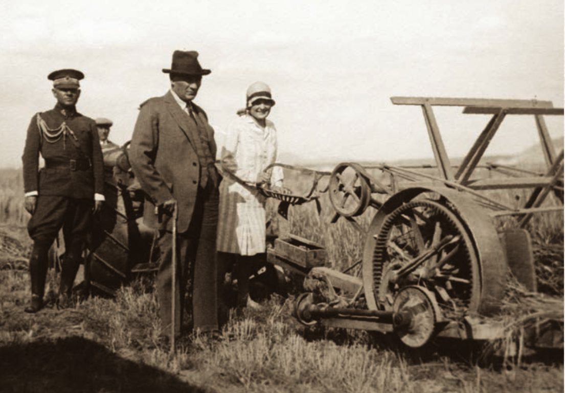 Mustafa Kemal Orman Çiftliği'nde incelemelerde, 1929