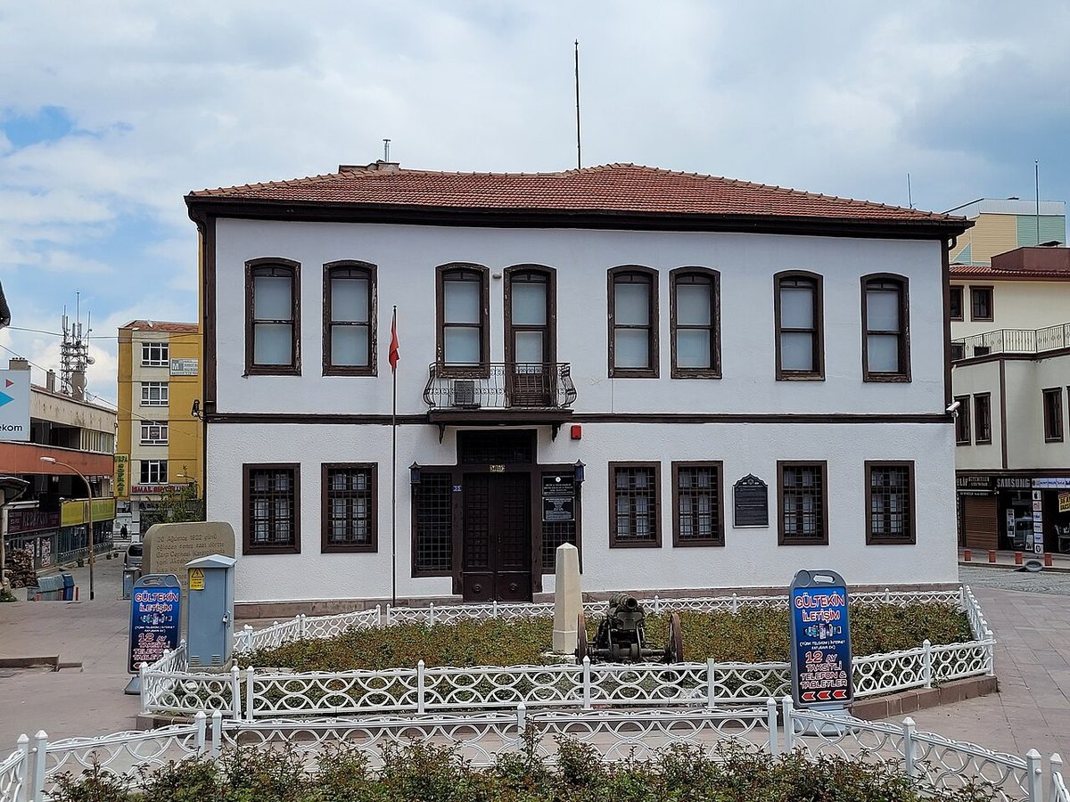 Akşehir Batı Cephesi Karargâhı Müzesi'nin ön cephesi