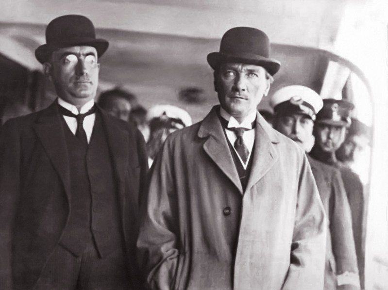 Nuri Conker ve Gazi Mustafa Kemal, İstanbul, 1931