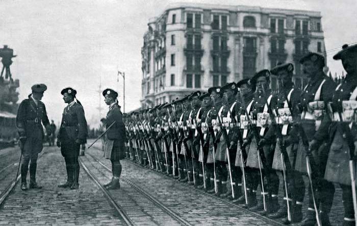 İşgal yıllarında Galata'daki İngiliz askerleri