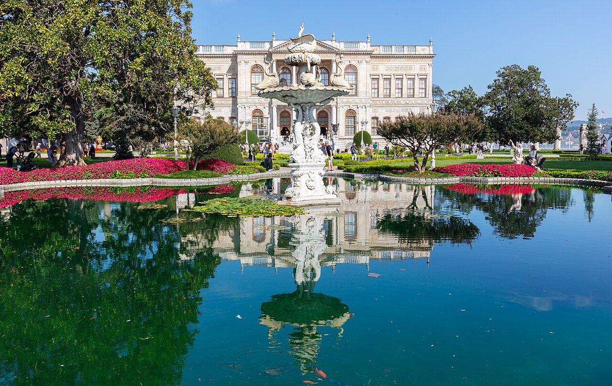 Dolmabahçe Sarayı'ndan bir görünüm