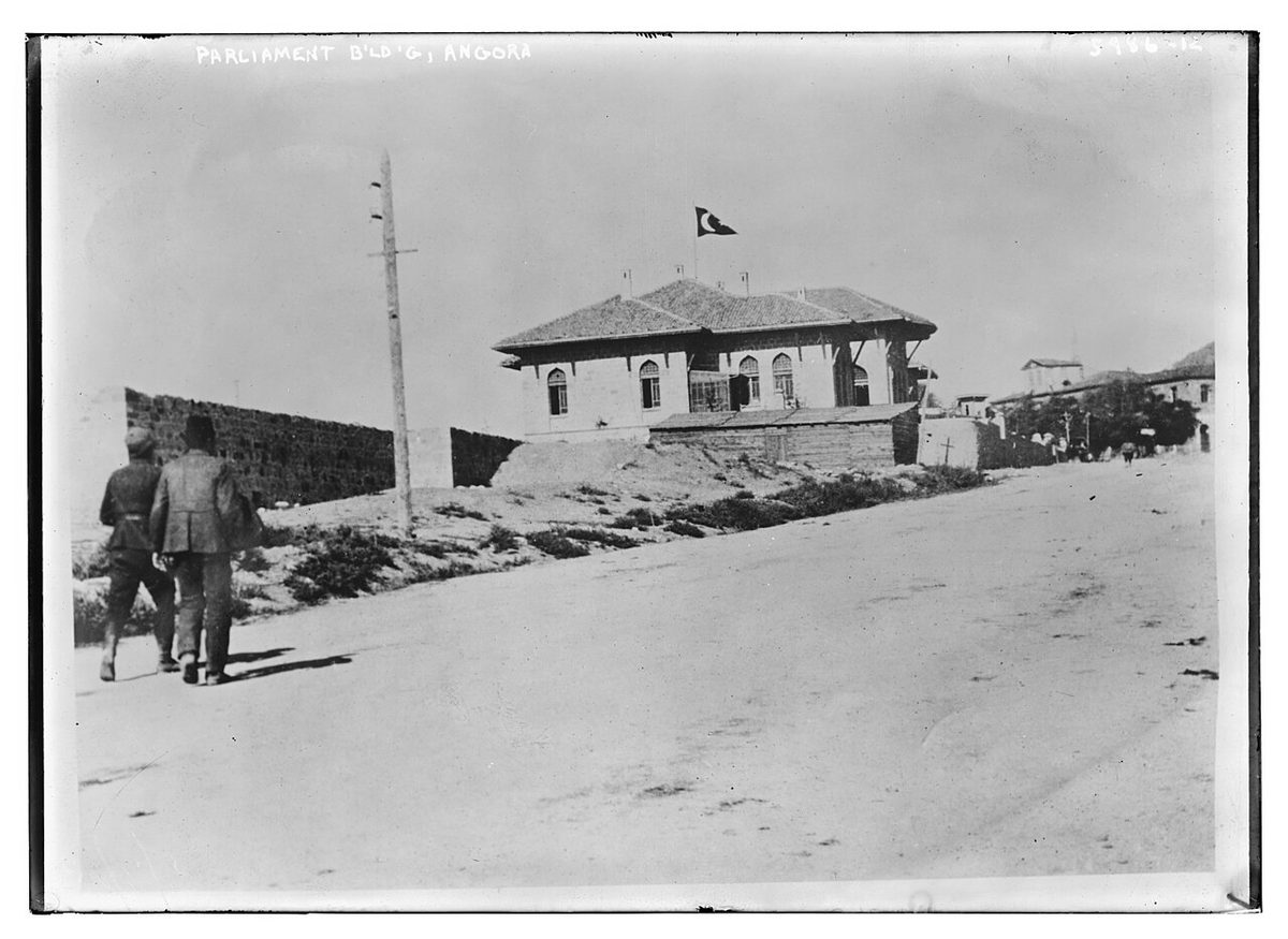 Ankara'daki meclis binası, eski bir fotoğraf