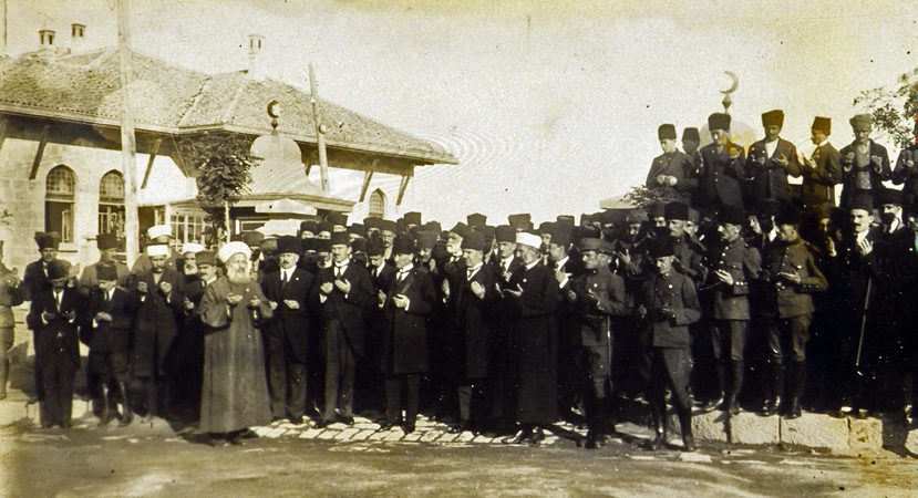23 Nisan 1920'de Büyük Millet Meclisi'nin açılışında Ankara'da yapılan dualar