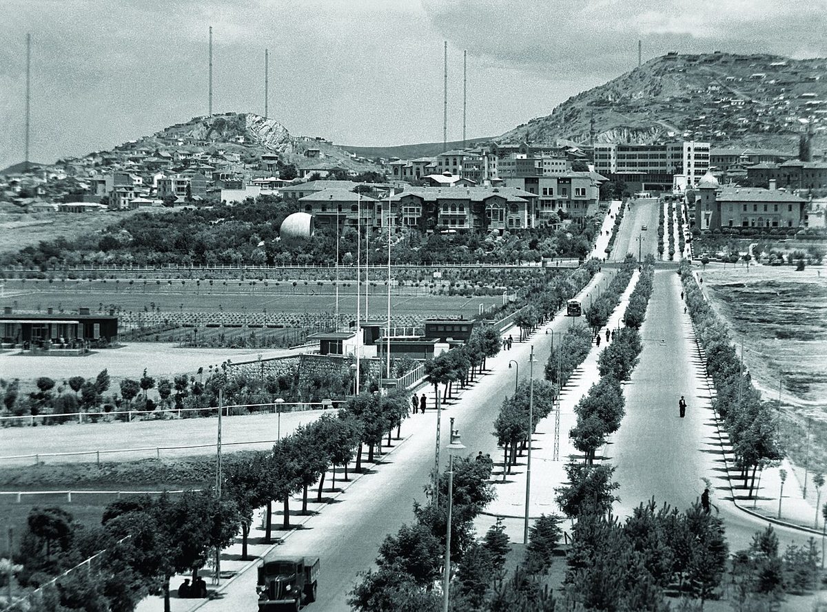 Ankara'da Cumhuriyet Bulvarı, 1930'ların sonu