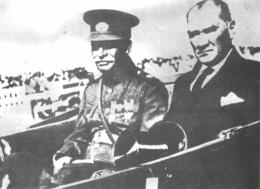 Atatürk ve Rıza Şah Pehlevi otomobilde, 1934