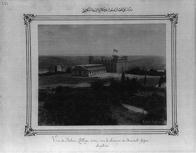 1880-1893 yılları arasında Rumelihisarı sırtındaki Robert Kolej binaları