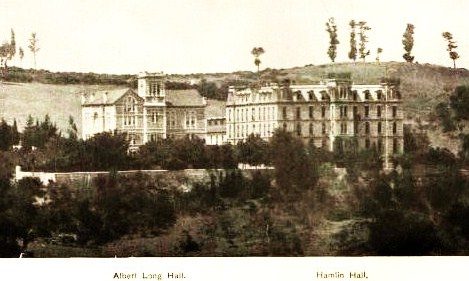 Robert Kolej'in Albert Long Hall ve Hamlin Hall binalarının eski bir fotoğrafı