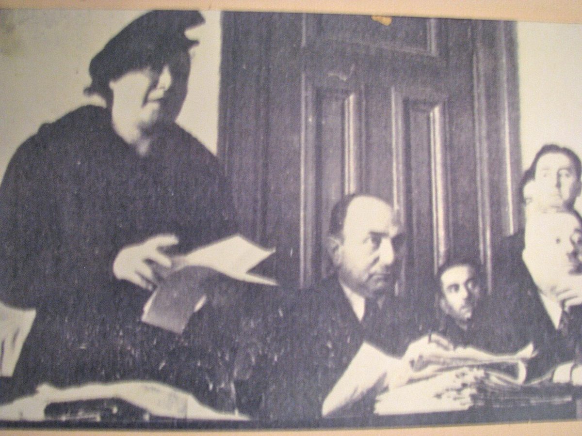 Sabiha Sertel mahkemede savunma yaparken, Mart 1946