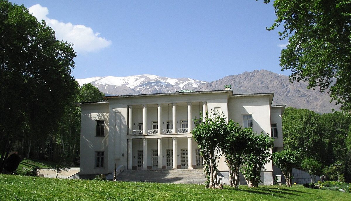 Tahran'daki Sadabat Sarayı yapılarından Beyaz Saray