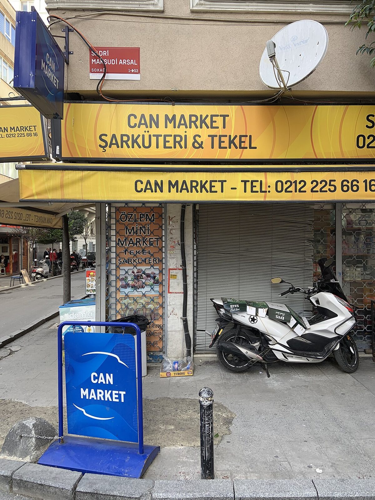 İstanbul'da Sadri Maksudi Arsal adını taşıyan bir sokak tabelası